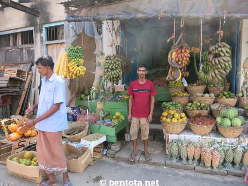 Unser Obsthändler in Aluthgama (hatten immer gute Preise bei ihn)